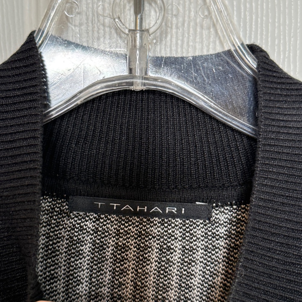 T Tahari Black & White Houndstooth Mock Neck Knit Sweater Small - Picture 3 of 5